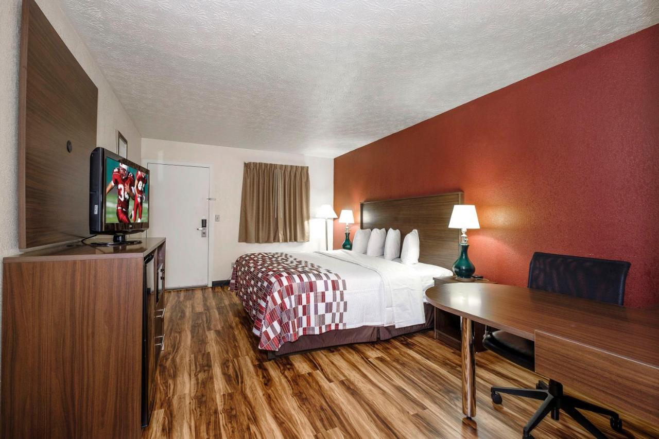 Red Roof Inn Edgewood Exterior photo